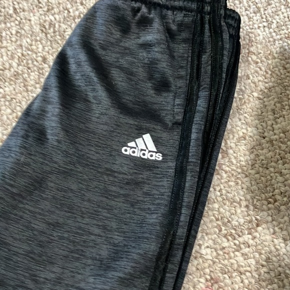 Boys Adidas outfit. - Picture 2 of 4